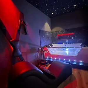 https://love-bourg-saint-christophe.hotels-rhonealpes.com